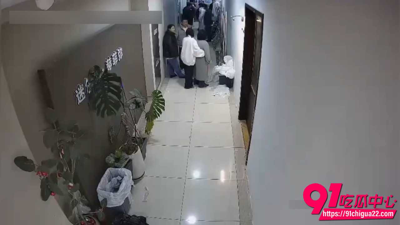 杭州四季青老板娘二姐商场走廊暴打小三4 杭州四季青老板娘二姐商场走廊暴打小三4