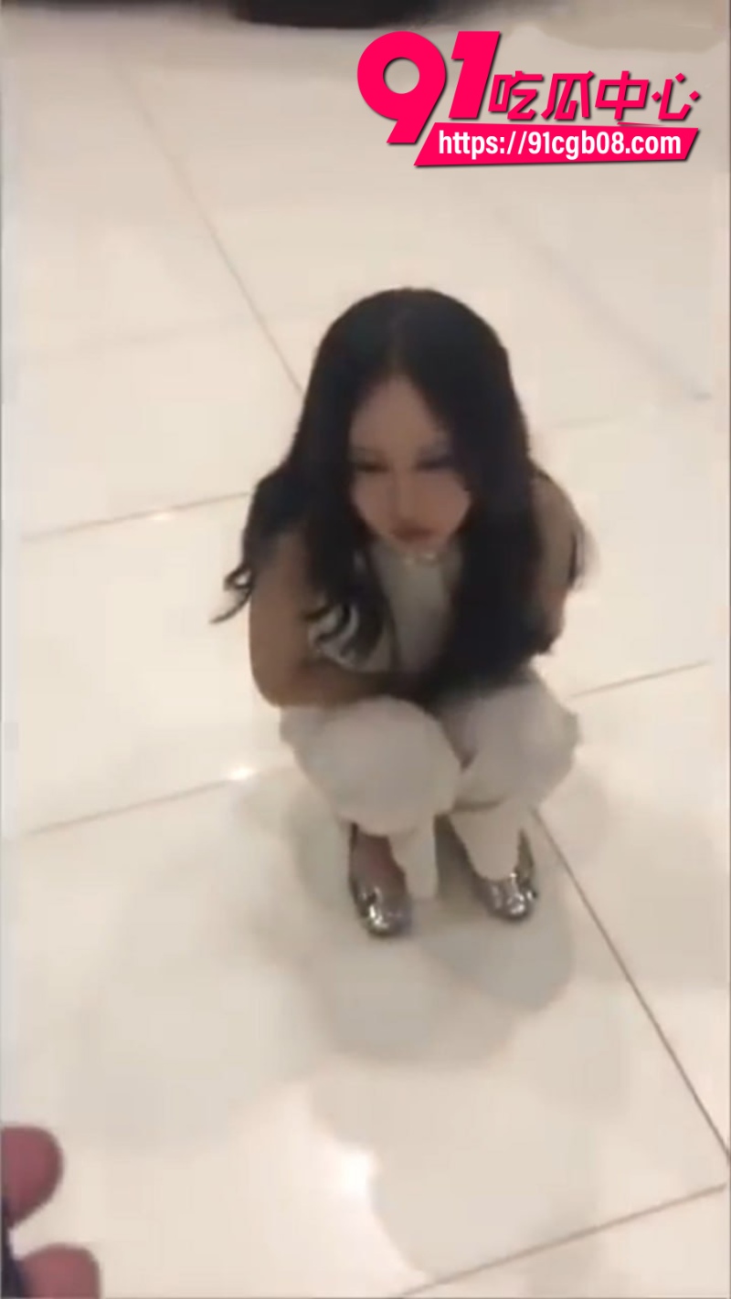 富二代约绿茶婊 欣杨 车展大胆调教4 富二代约绿茶婊 欣杨 车展大胆调教4