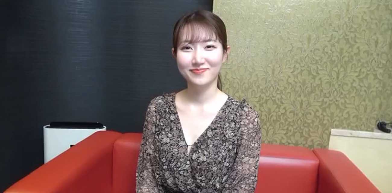 日本FC2无码AV 酮体雪白极品身材 口交女上无套后入 猛操内射爽翻天!