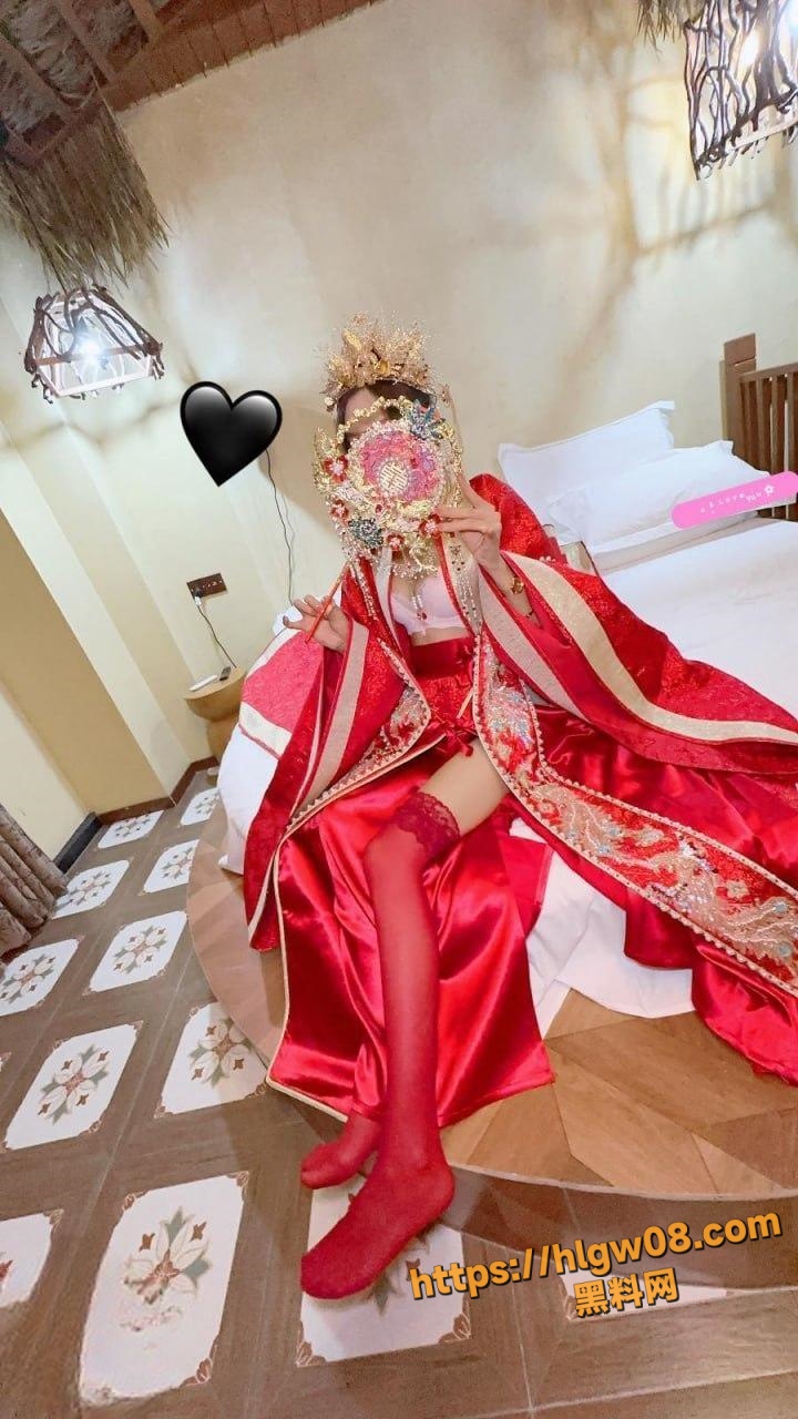 海角乱伦精选 女儿身穿凤冠霞披 被操上头 终于叫我老公了 床上超听话 真是爸爸的乖女儿！