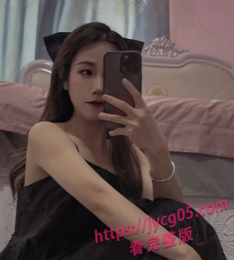 暗恋多年终圆梦 毕业酒局后她主动低头 画面太冲了！ 配图