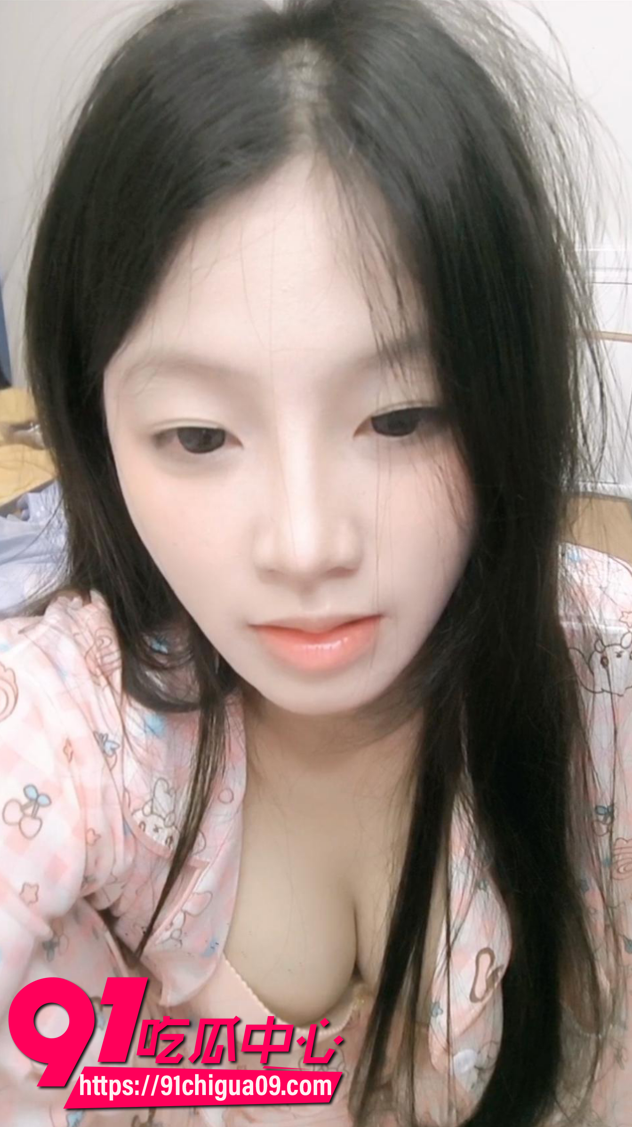 极品网黄 你的小月月 付费直播大秀 纯欲风的妹子想不到竟有如此反差!
