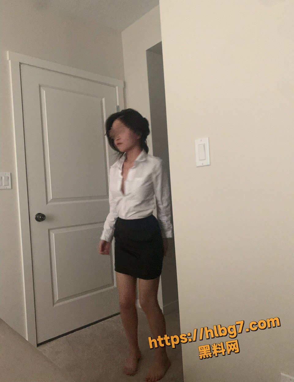 与前女友和她闺蜜同床 唯一的一次双飞良家 把鸡巴从女友的里面出来直接就放到了闺蜜的骚B里面！ 配图