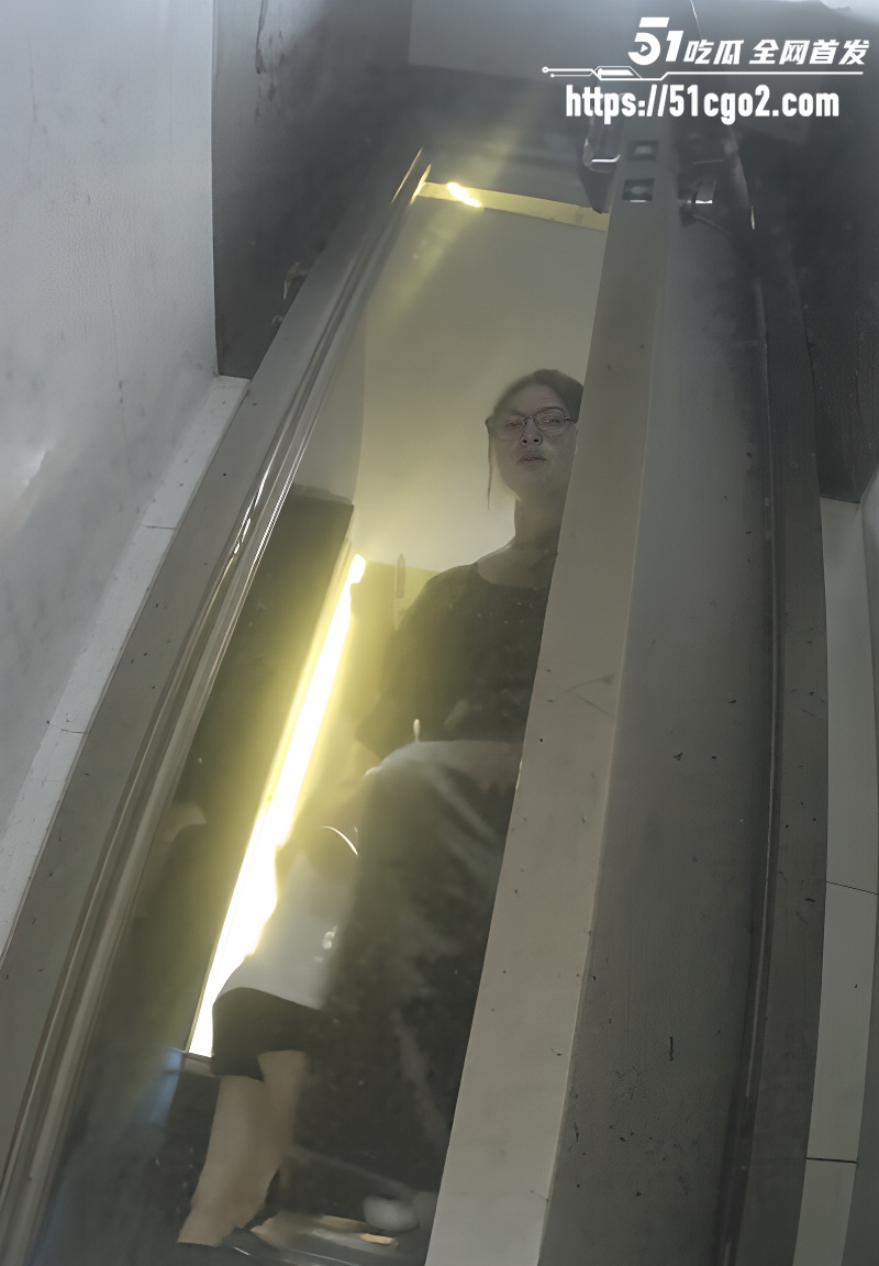 酒吧女厕所偷拍 3 酒吧女厕所偷拍 3