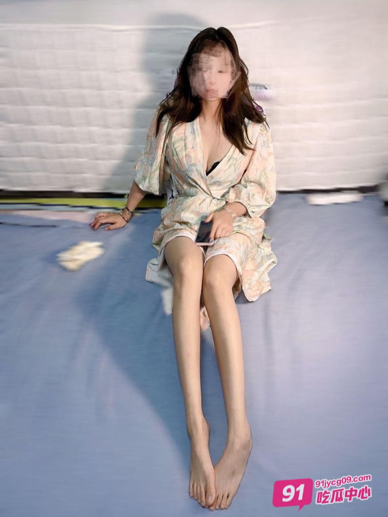 「姐弟乱伦」把大奶表姐调教成女奴 乱伦的感觉太上头了!