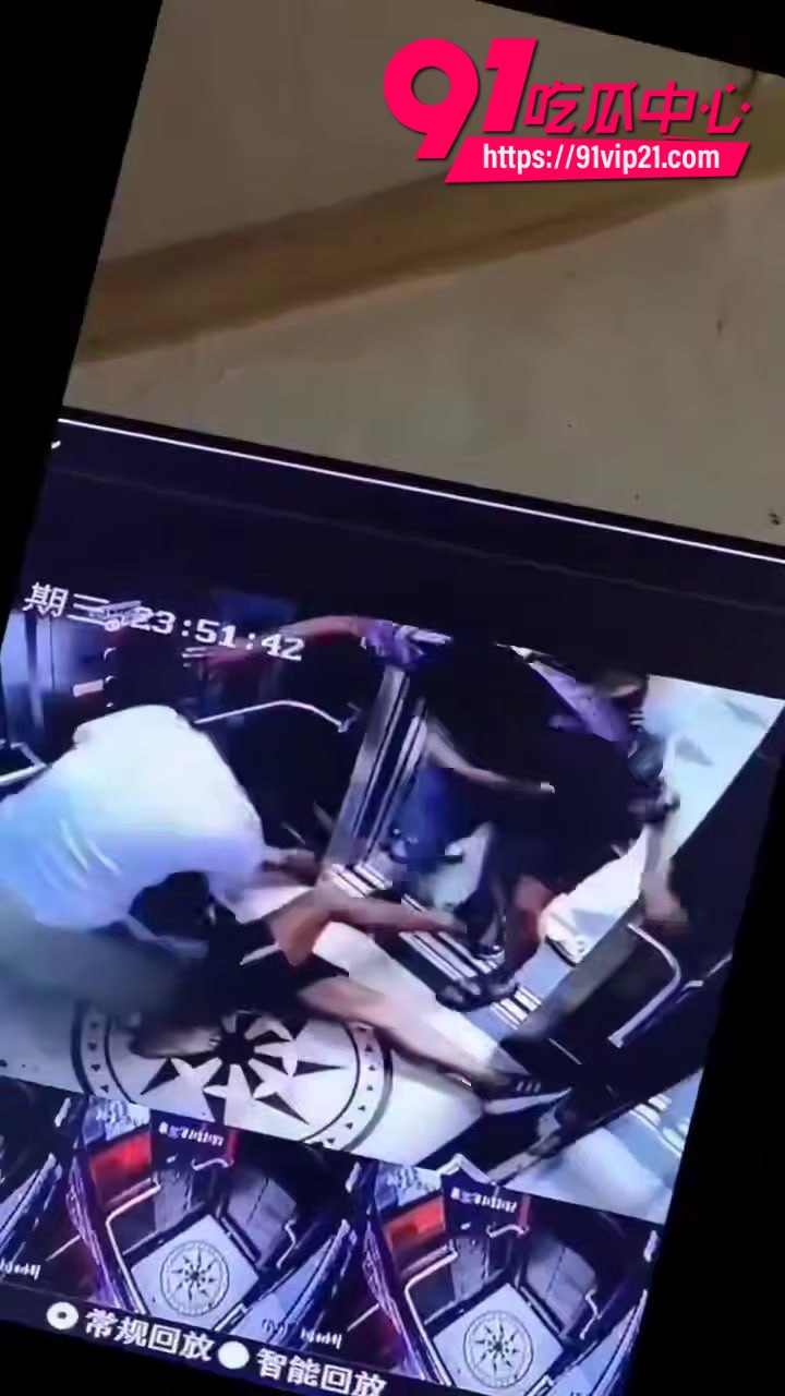 男健身房教练被群殴5 男健身房教练被群殴5