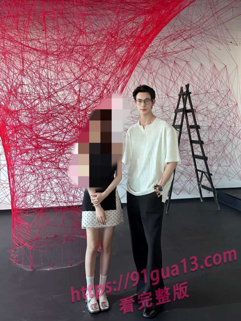 全网300万粉coser瑶兔叽性瘾丑闻 男女通吃狂欢视频流出 配图11