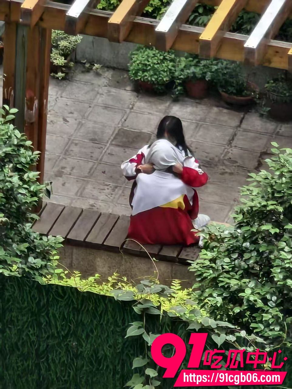学生在学校偷吃禁果被偷拍 2