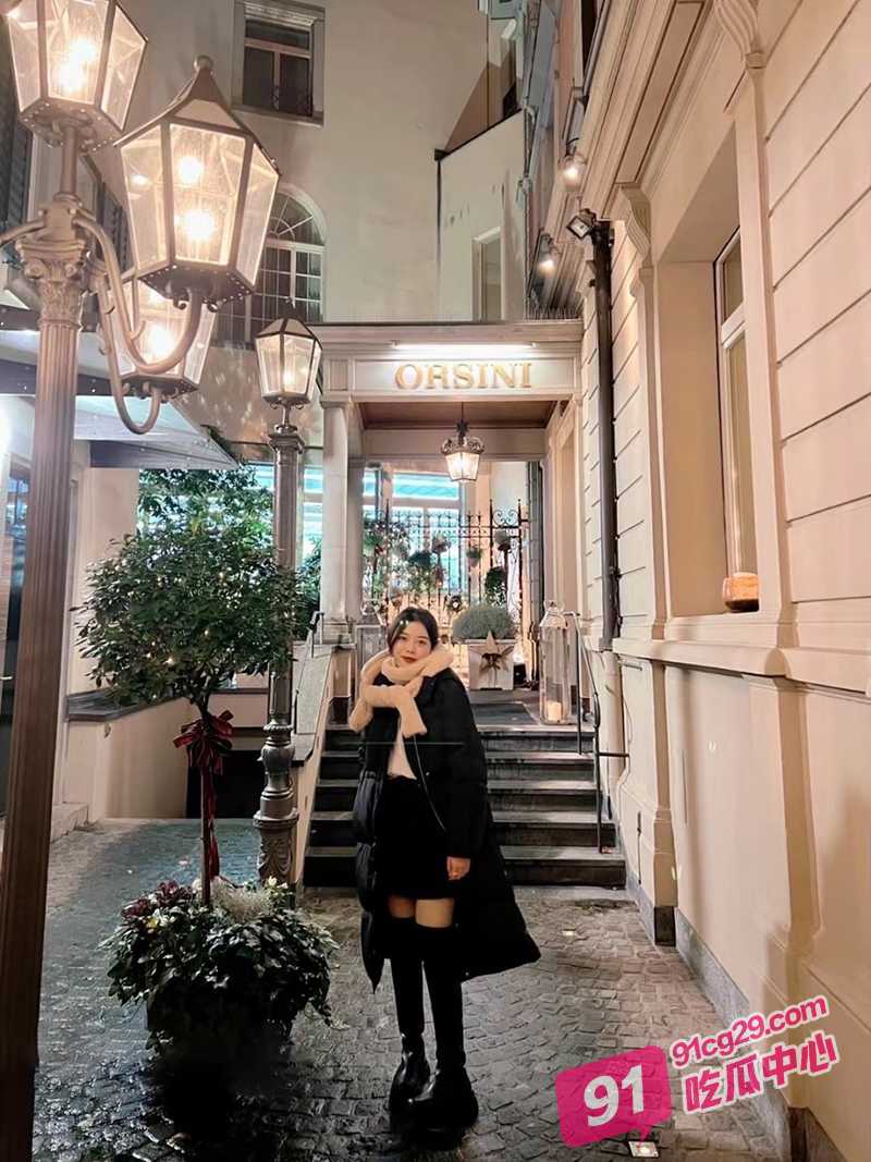 街头搭讪大师真实勾引上海复旦大学女博士 堪称口交技术天花板！ 配图