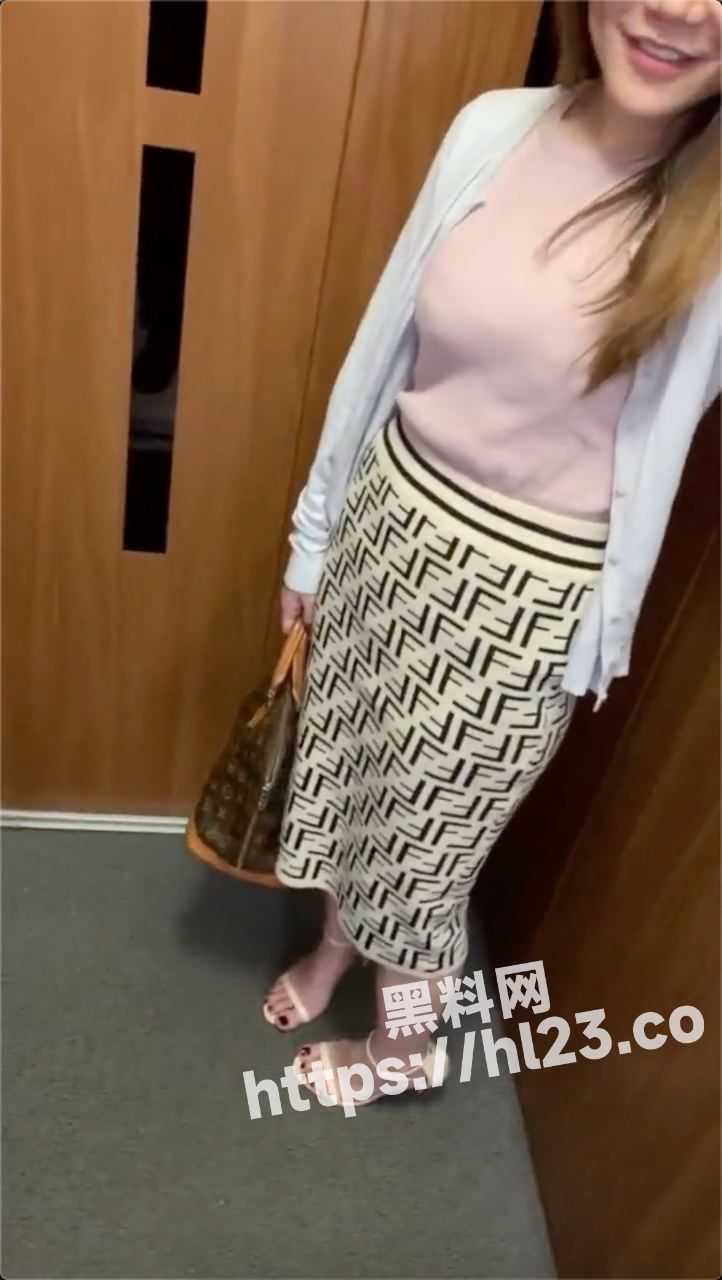 高铁上遇到超骚少妇主动问话道！问生活中遇到这种荡妇该怎么办？！