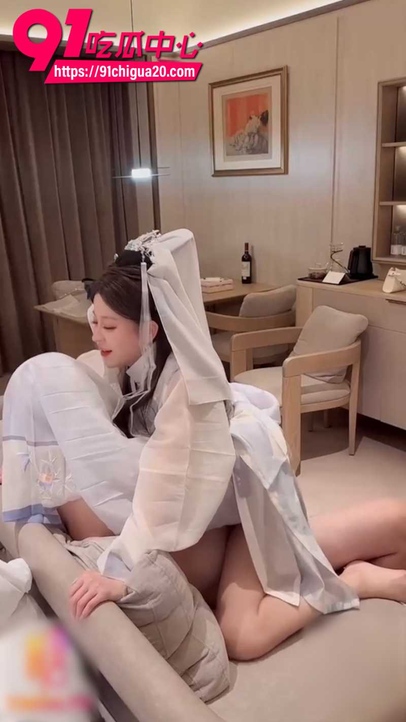 极品女网黄lananlanan被绿帽老公要求伺候单男4 极品女网黄lananlanan被绿帽老公要求伺候单男4