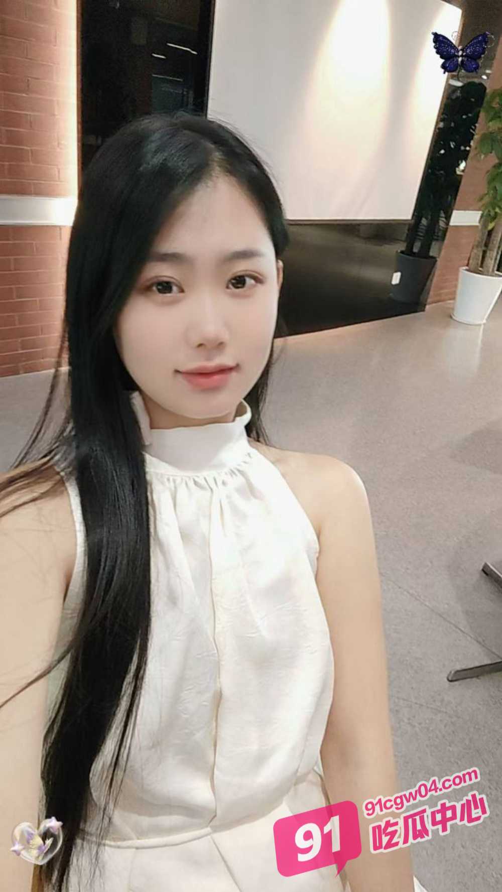 笑麻了!情侣首次尝试拍片 镜头没调好 全程直拍妹子撅起的屁眼! 配图