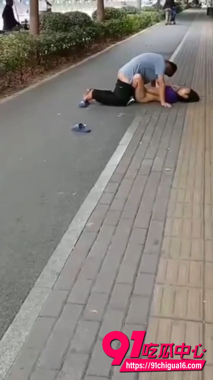 情侣在路边当众做爱视频10 情侣在路边当众做爱视频10