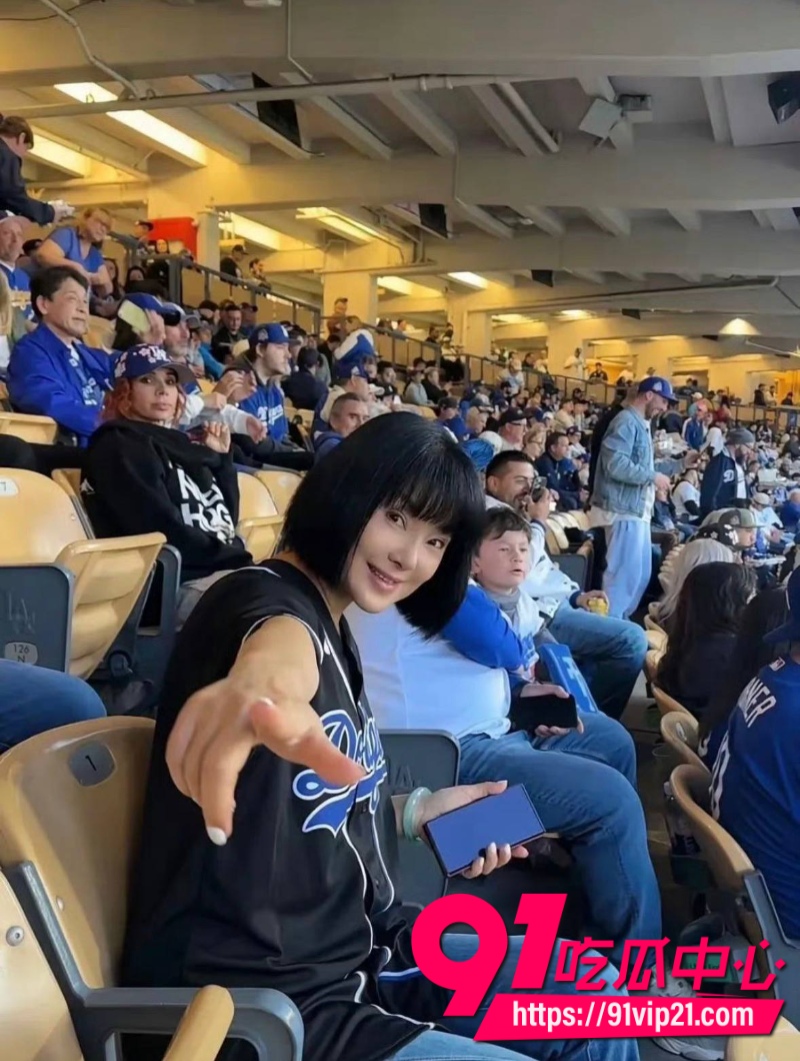 唱常回家看看的陈红李军夫妻双双出轨一个闯女主播家被抓一个被指偷了12亿13 唱常回家看看的陈红李军夫妻双双出轨一个闯女主播家被抓一个被指偷了12亿13