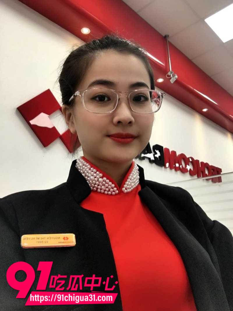 瓜友投稿越南技商银行女职员被副行长潜规则操哭1 瓜友投稿越南技商银行女职员被副行长潜规则操哭1