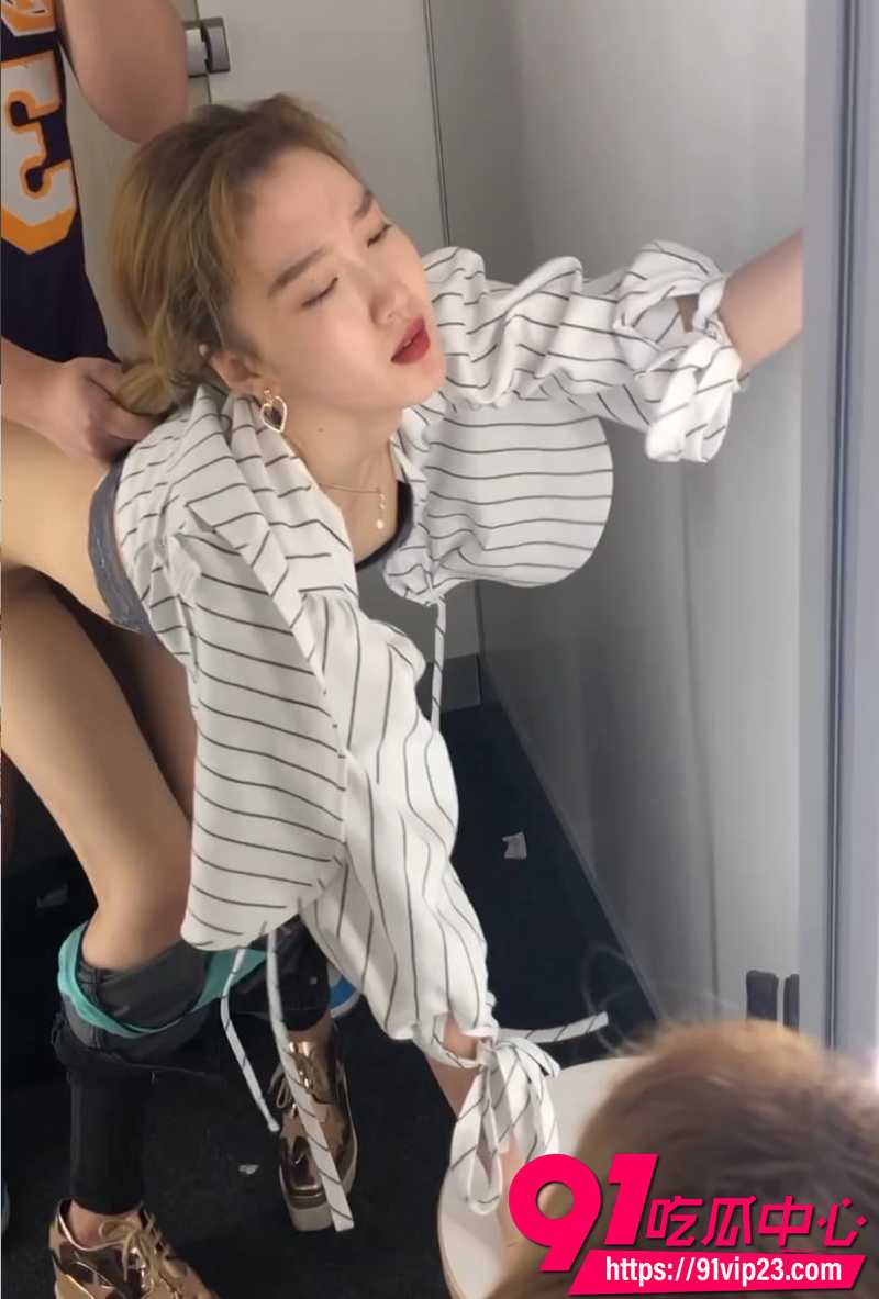 江苏南京留洋母狗郑欣雯 4 江苏南京留洋母狗郑欣雯 4