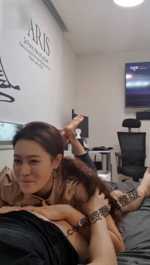 极品少妇 大尺度私视频流出 完美身材口活一流 被暴操到淫叫连连！