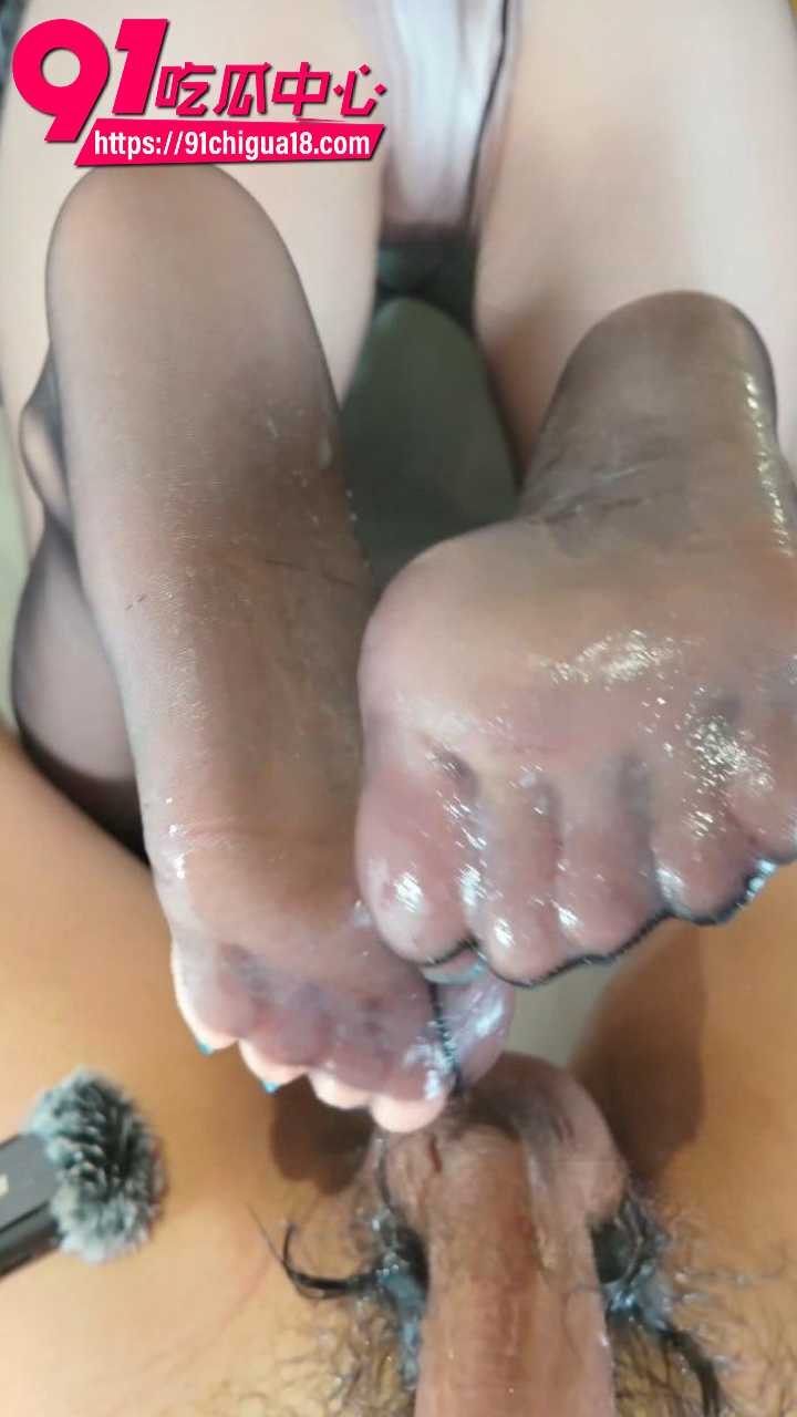 黑丝玉足夹棒手撸榨精8 黑丝玉足夹棒手撸榨精8