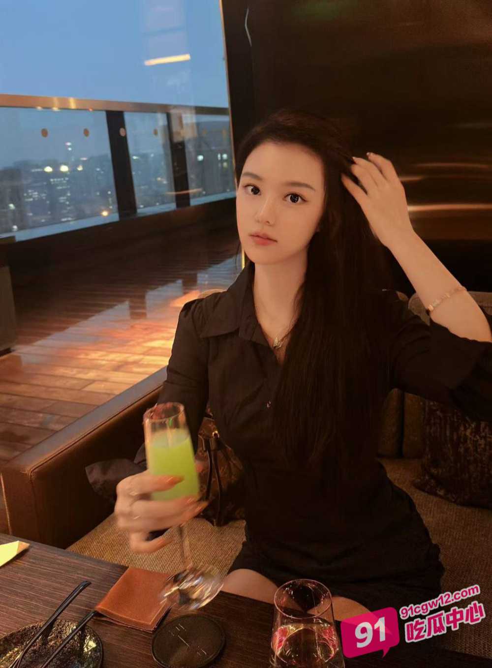 东方国际长腿女经理陈敏霞～酒醉被上司带走酒店迷奸 和兄弟们一起玩弄自拍视频流出