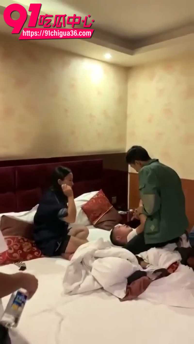 已婚少妇520出轨偷情被老公抓奸暴打1 已婚少妇520出轨偷情被老公抓奸暴打1