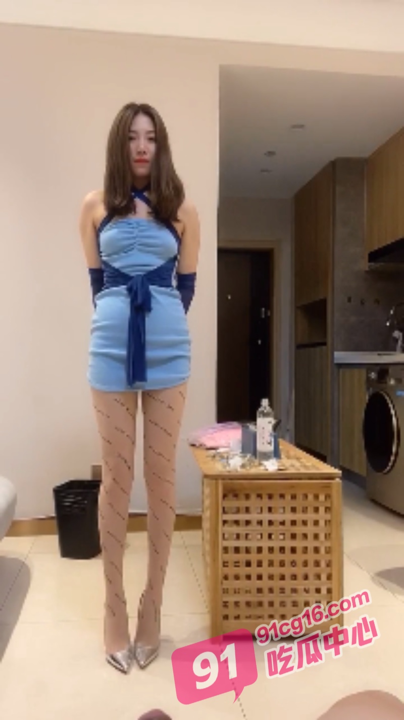 我的大长腿女友 完美炮架提腿狂操 大粗屌塞满整个阴道!