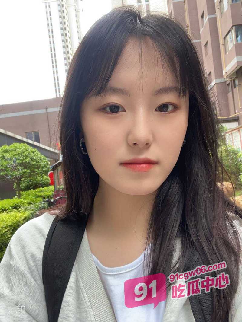湖南良家人妻柳雪晴真实调教 小嘴被当作精液榨精器 肥臀上下打桩很有节奏感！ 配图