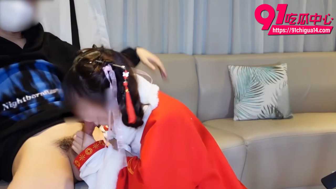 白丝口罩骚货床上狂骑热心小哥大鸡巴5