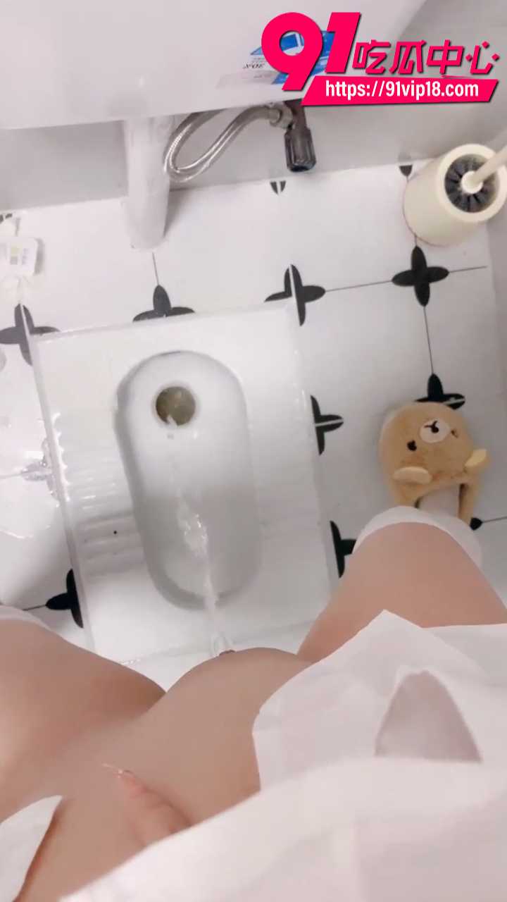 呆呆小奶萝自慰喷水7