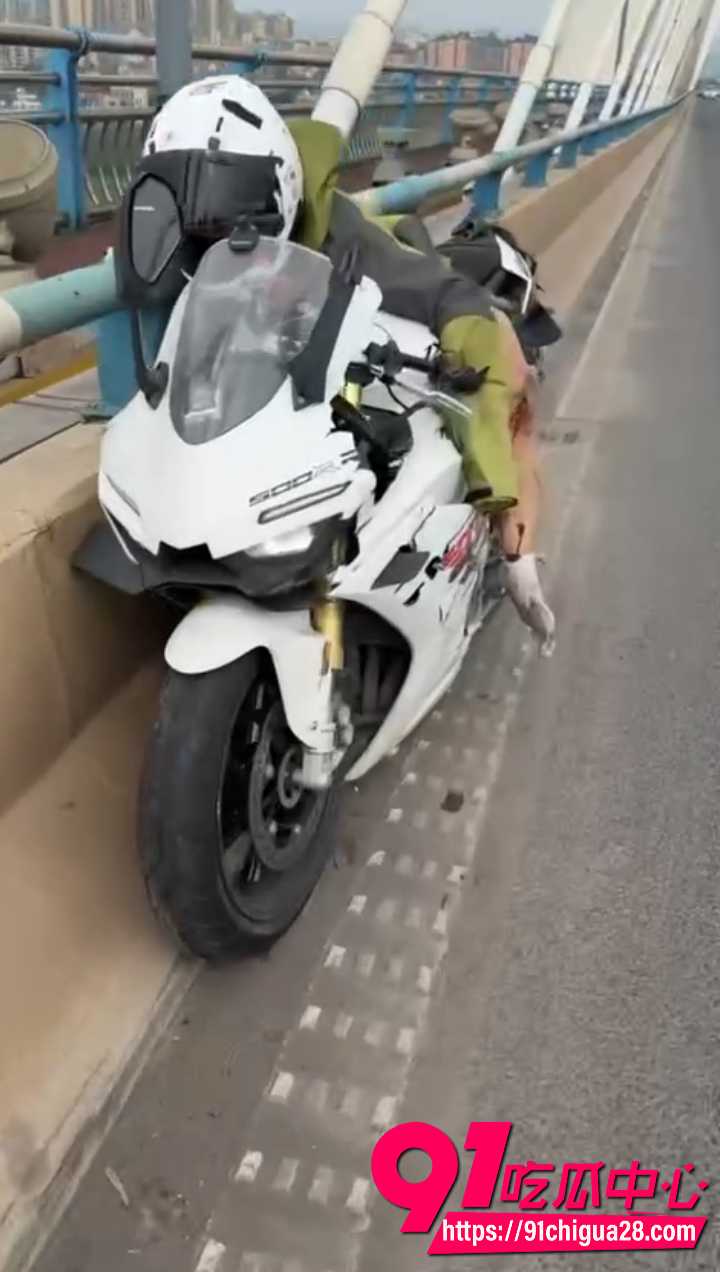 女骑士摩托车高速死亡摇摆2 女骑士摩托车高速死亡摇摆2
