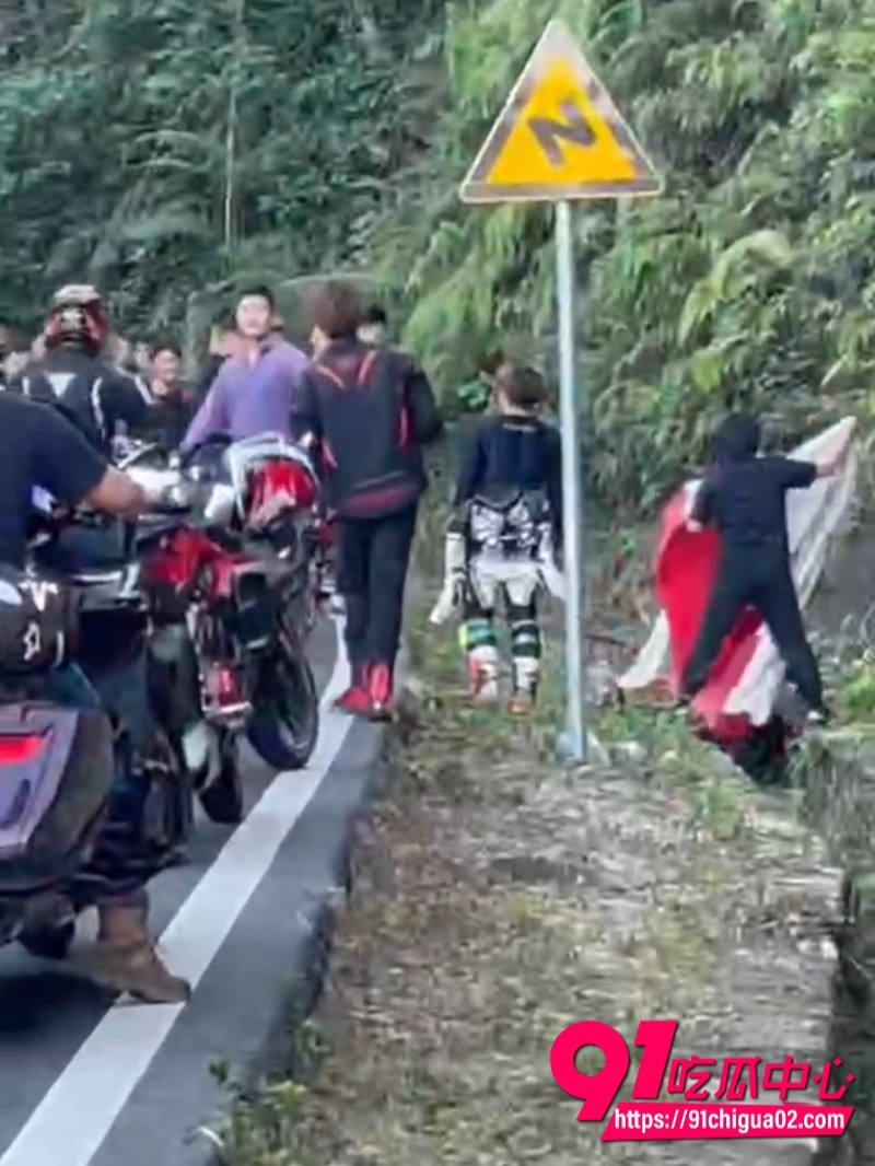 桂山机车网红袁聪 跑山狂飙车辆失控瞬间翻车 腰椎断裂血浆四溅 摔车全过程视频曝光