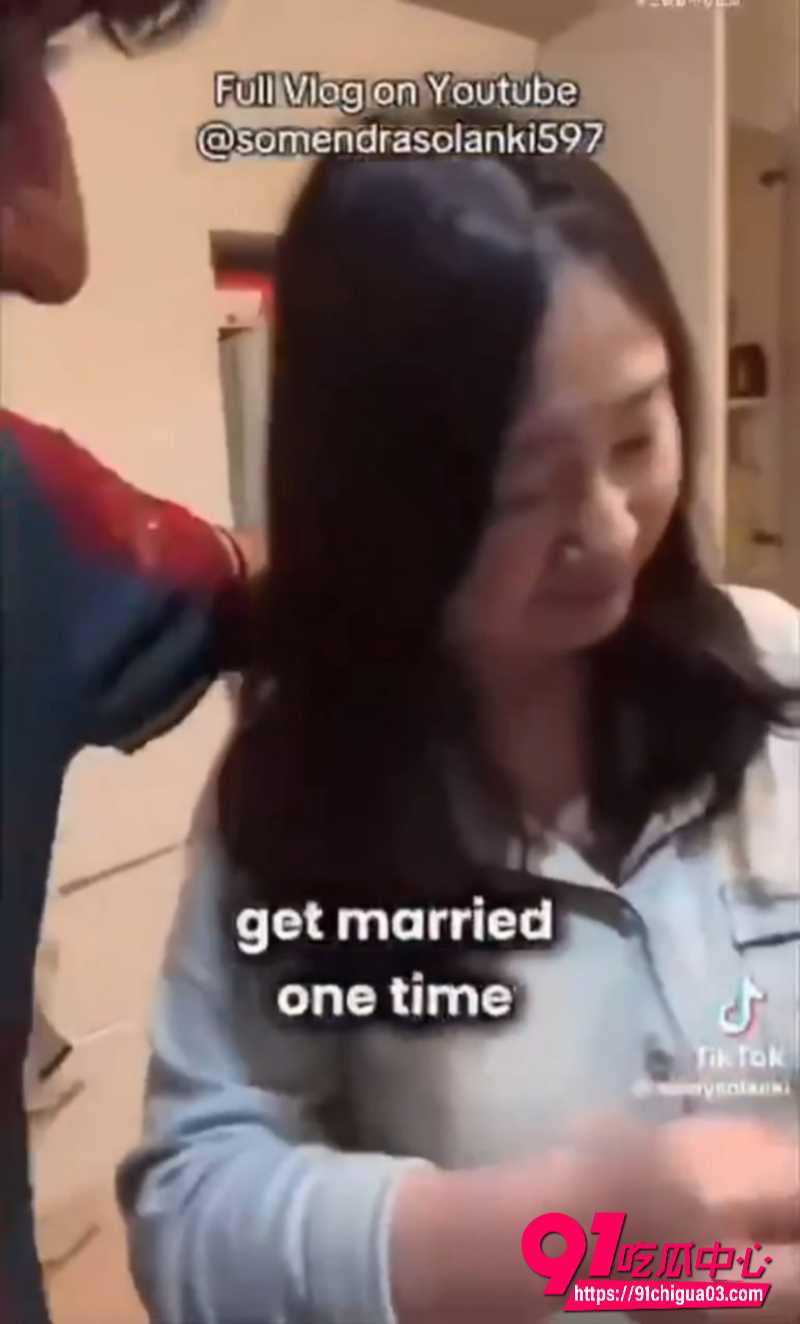 印度博主在外媒炫耀中国妻子为其做饭成为了网红 为什么嫁给印度人的中国女孩都是贤妻？