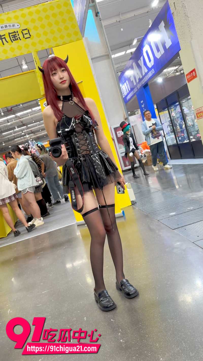 抄底大神KFC漫展偷拍黑丝魅魔2 抄底大神KFC漫展偷拍黑丝魅魔2