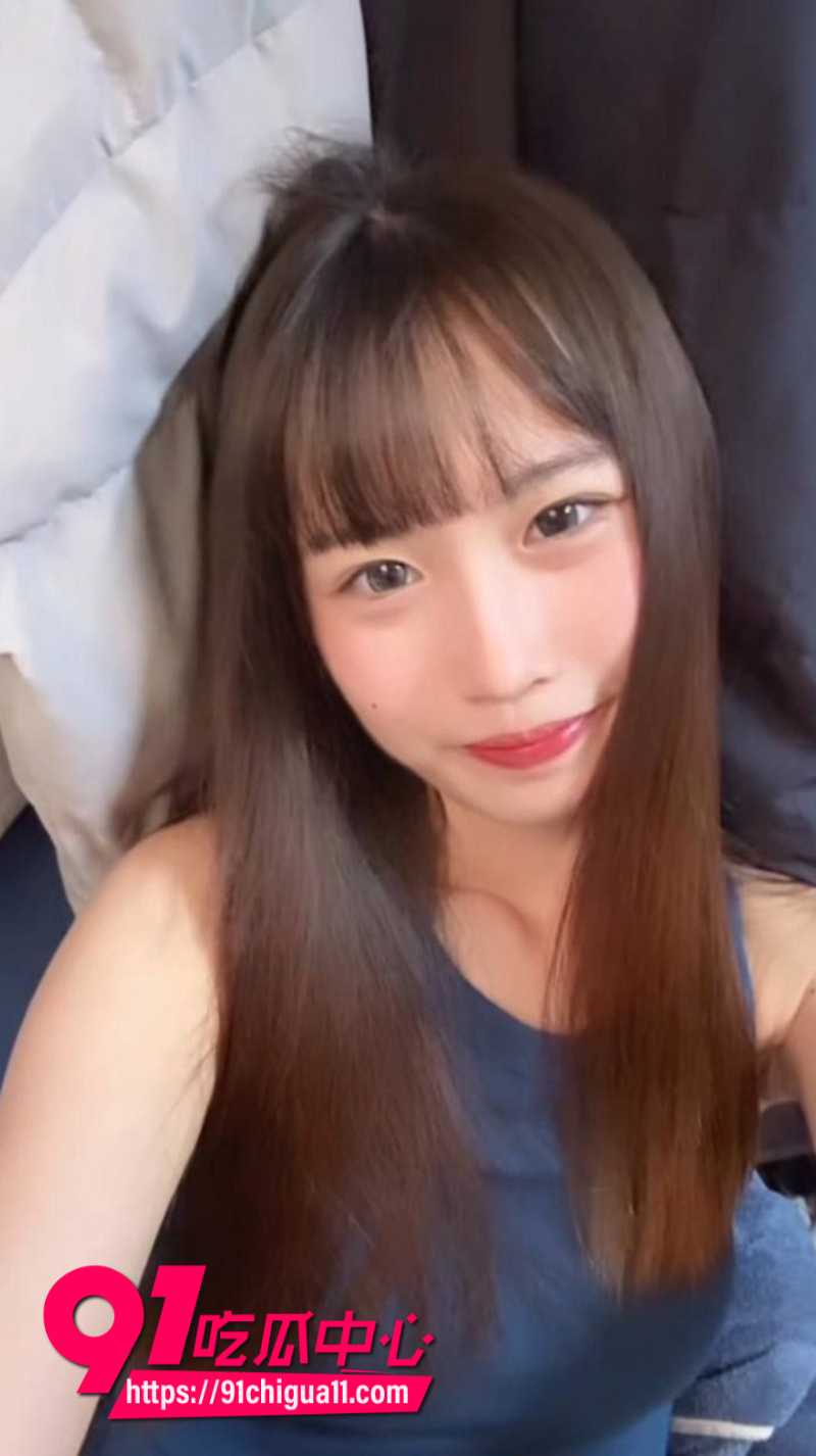 白嫩少女给网恋男友自拍的淫荡自慰视频被曝光1
