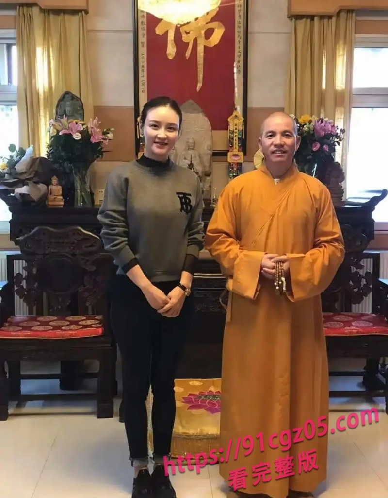 释印乐被曝与多名女性合照4.jpg