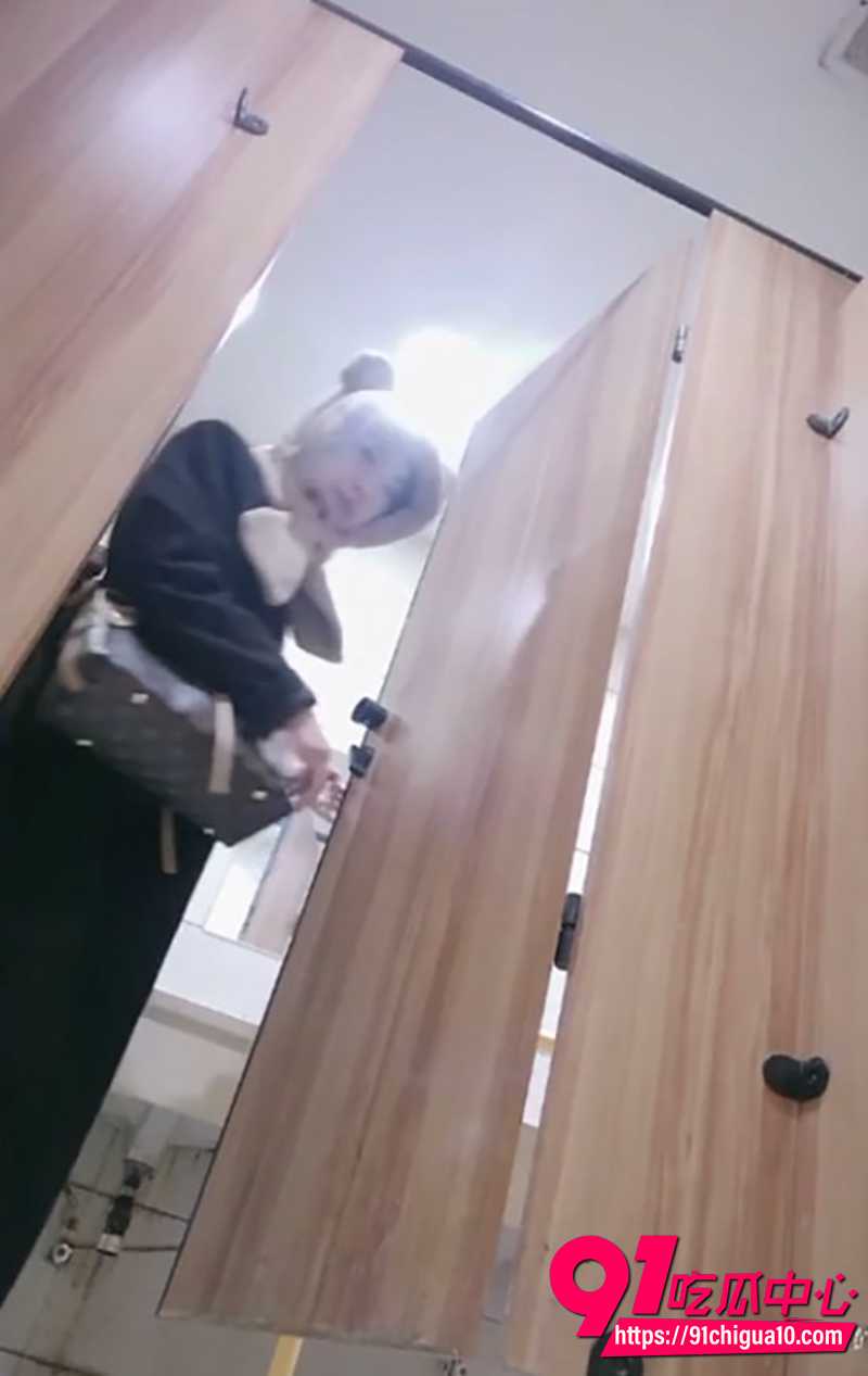 精品女厕后景偷拍 7 精品女厕后景偷拍 7