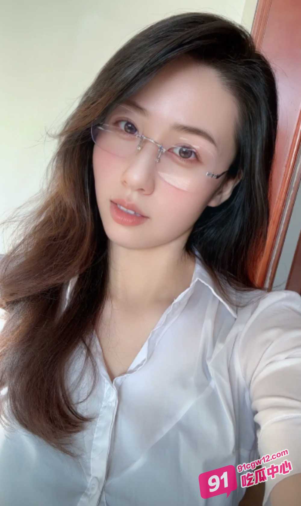 玩弄少妇邻居全记录～老公在家睡觉跑出来被我操 然后夹着精液回家 配图
