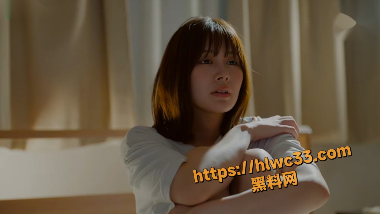 水果派解说 巨乳甜美女主 小美 与发小3P床上舌吻缠绵激情体验