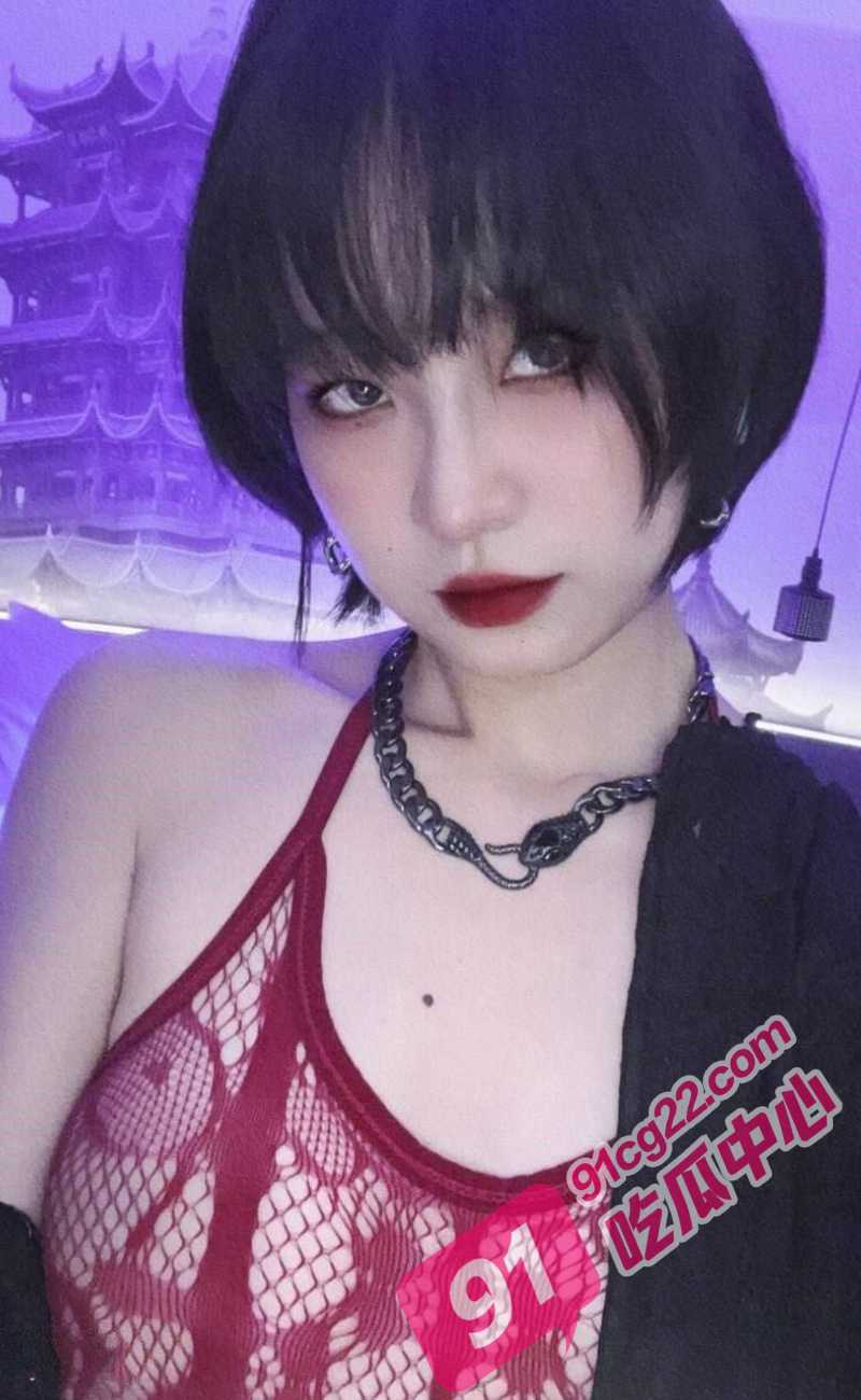 中南财经政法大学周芸芸 把第一次交给男友 竟被其炫耀性爱视频！