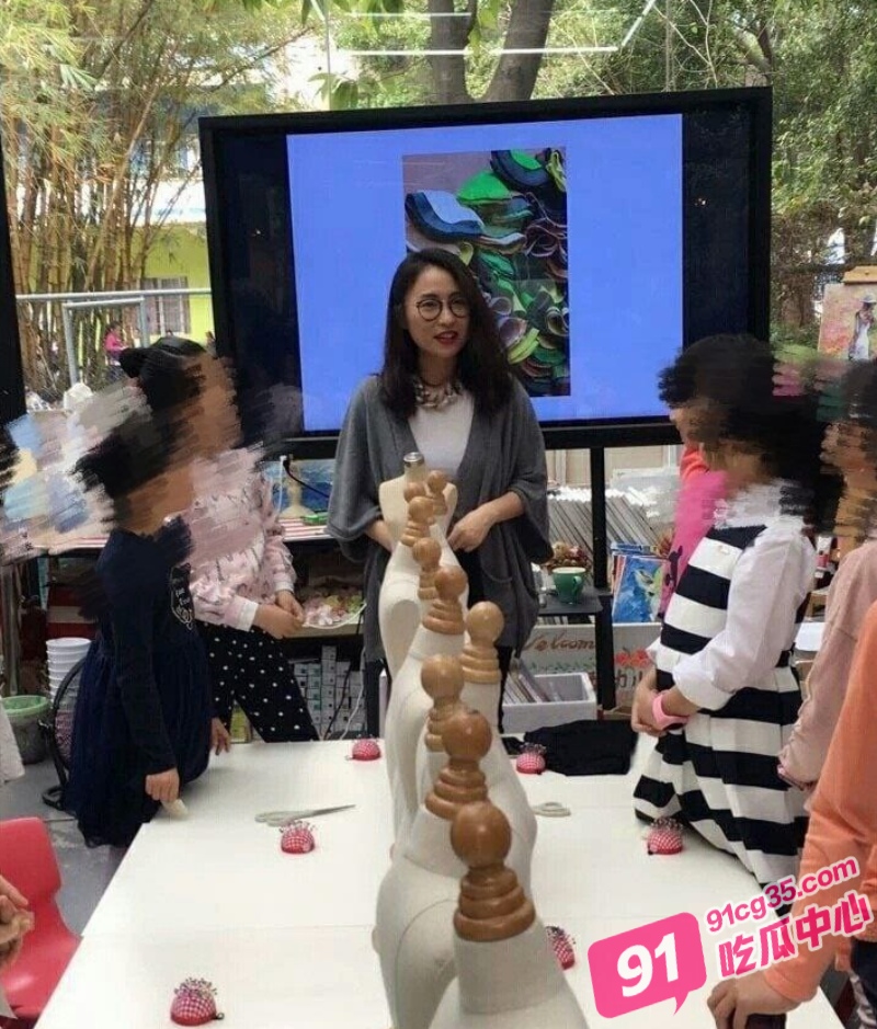 南京小学老师王咏梅自慰短片流出 白天为人师表晚上加班做婊～