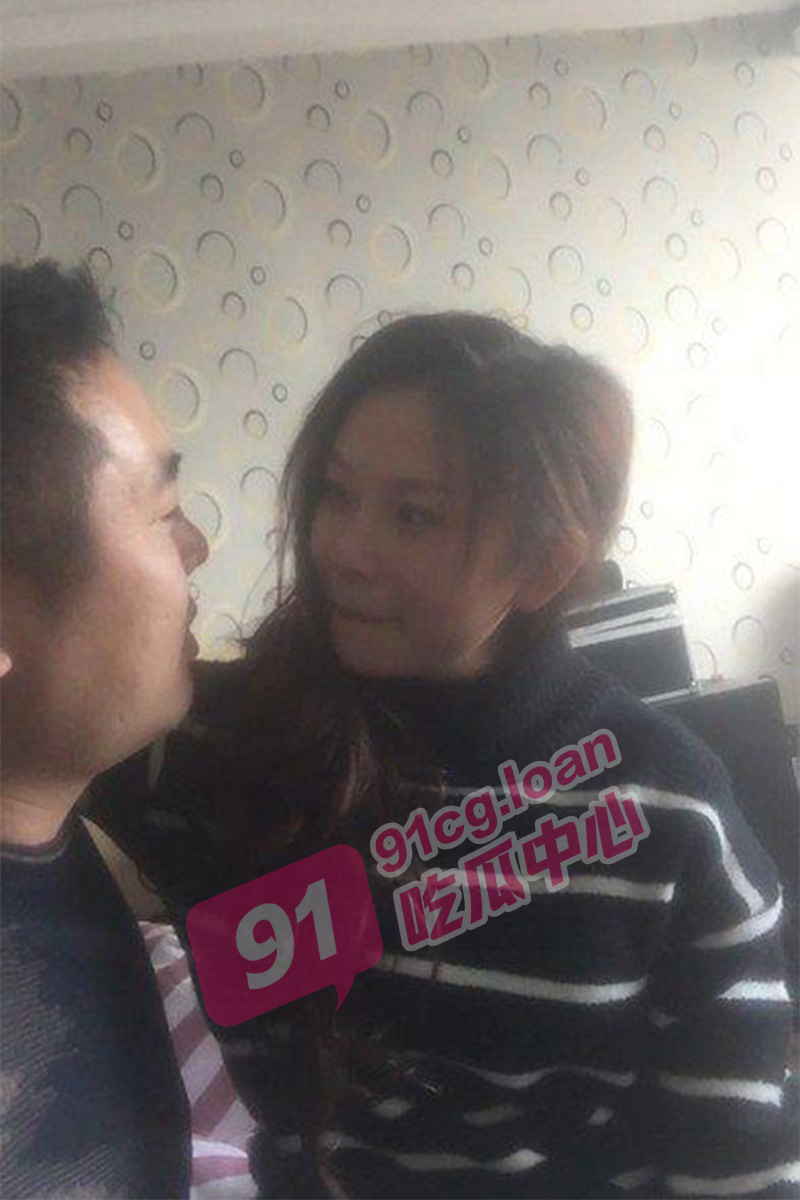 福建茶楼女老板周迅 挑逗已婚男牌友主动索吻 饥渴难耐非要自己在上面！