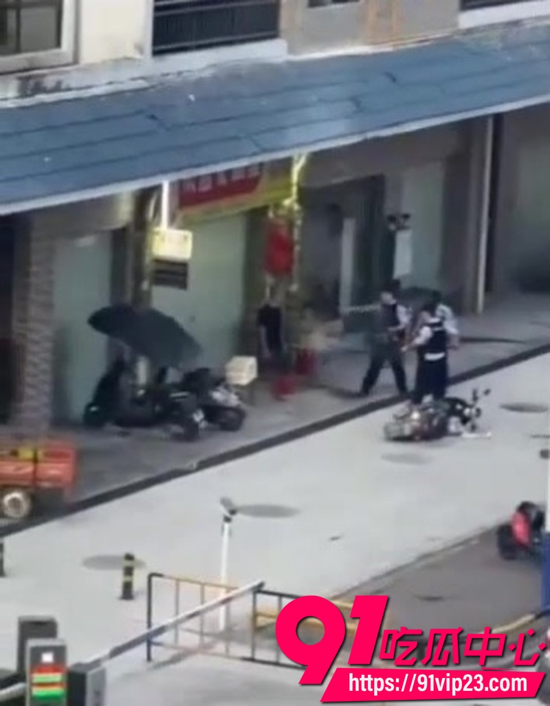 8月6日广西柳州融水现代城持刀伤人 网传未给钱引发命案目前仍无官方通报1 8月6日广西柳州融水现代城持刀伤人 网传未给钱引发命案目前仍无官方通报1