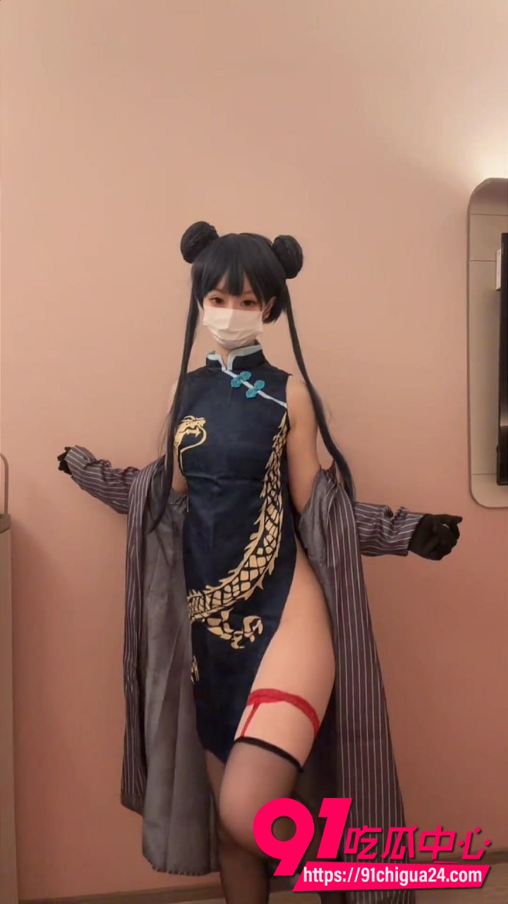 黑丝双马尾COSER热可可cos龙华妃咲旗袍开叉露毛 假鸡巴自慰到高潮喷水