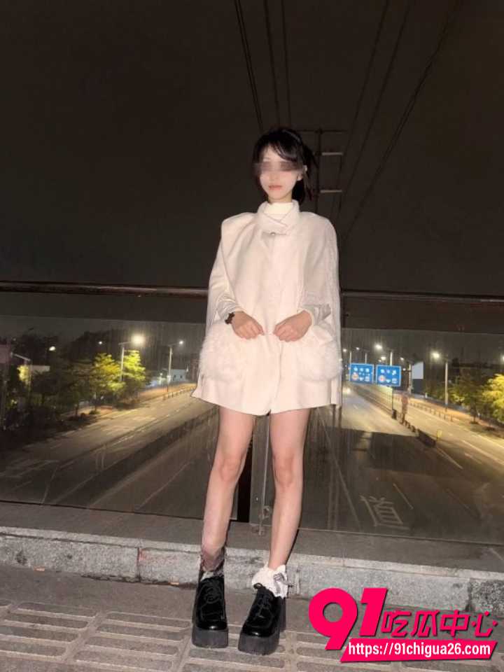 海角原创博主意淫自己的妹妹 天桥下车流中激战 桥上进进出出 旁若无人疯狂交欢