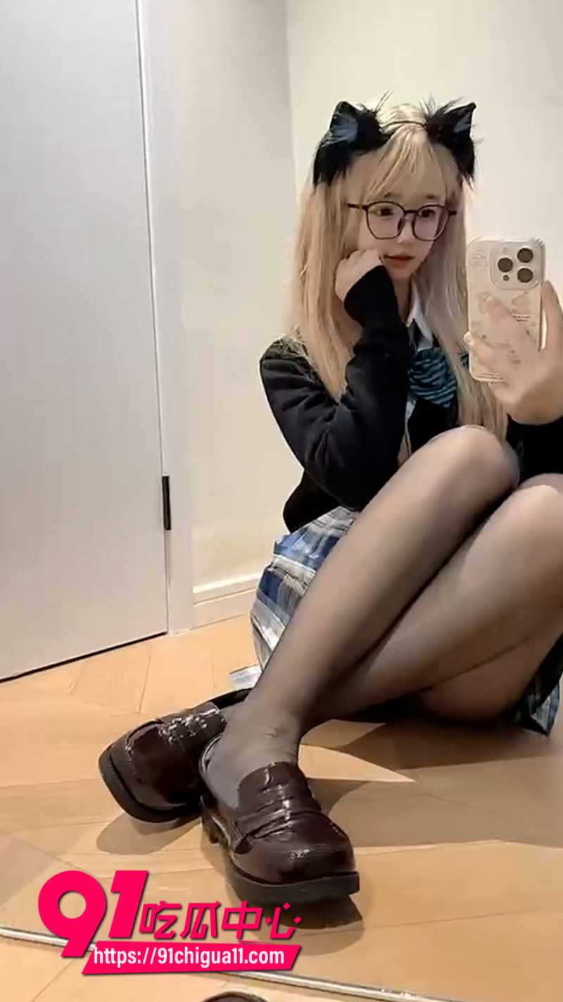 高颜值反差少女美羊羊桑大尺度福利视频曝光16 高颜值反差少女美羊羊桑大尺度福利视频曝光16
