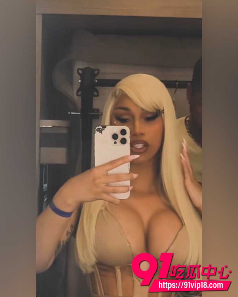 CardiB约会尼日利亚门将Maduka 2