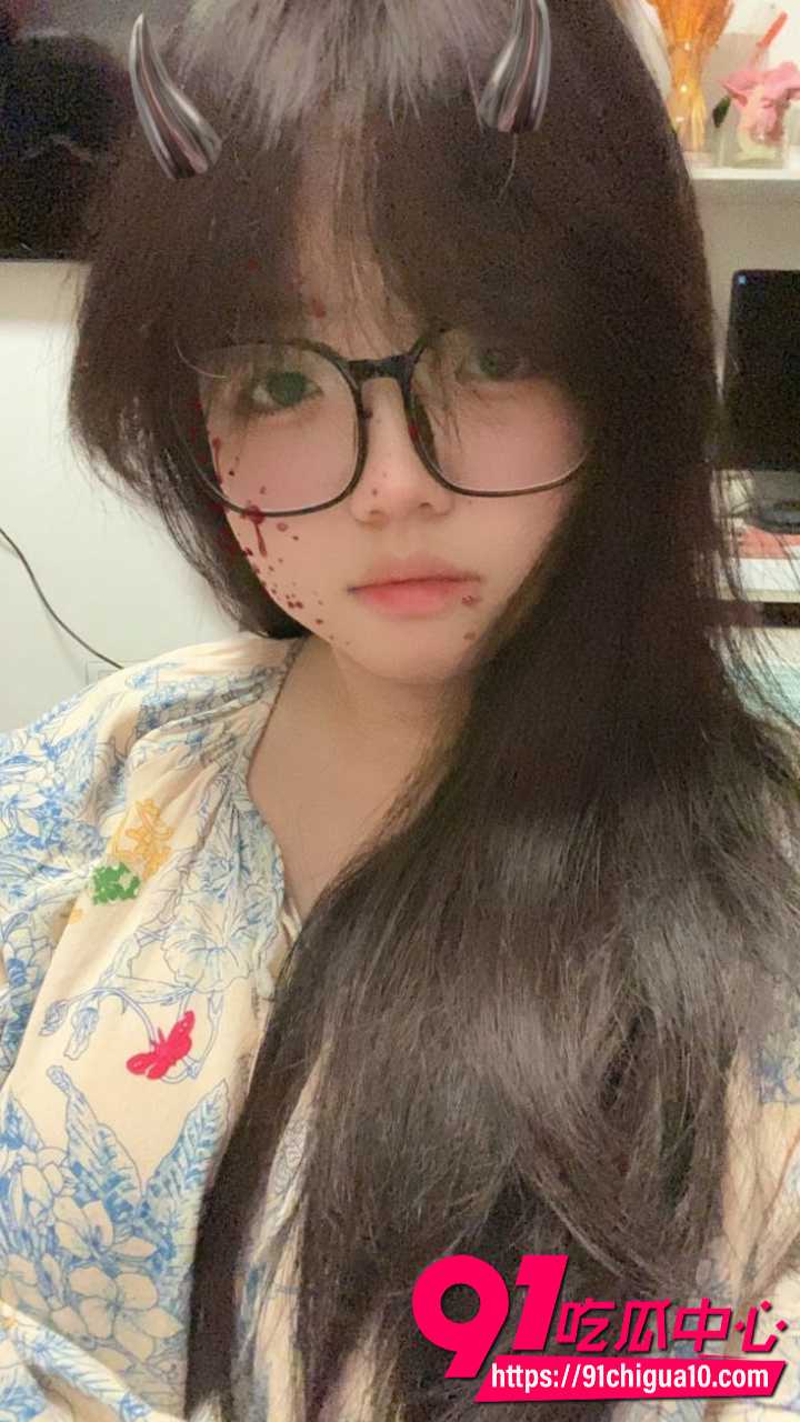 龙江宾县清纯眼镜学生妹私密不雅视频流出2