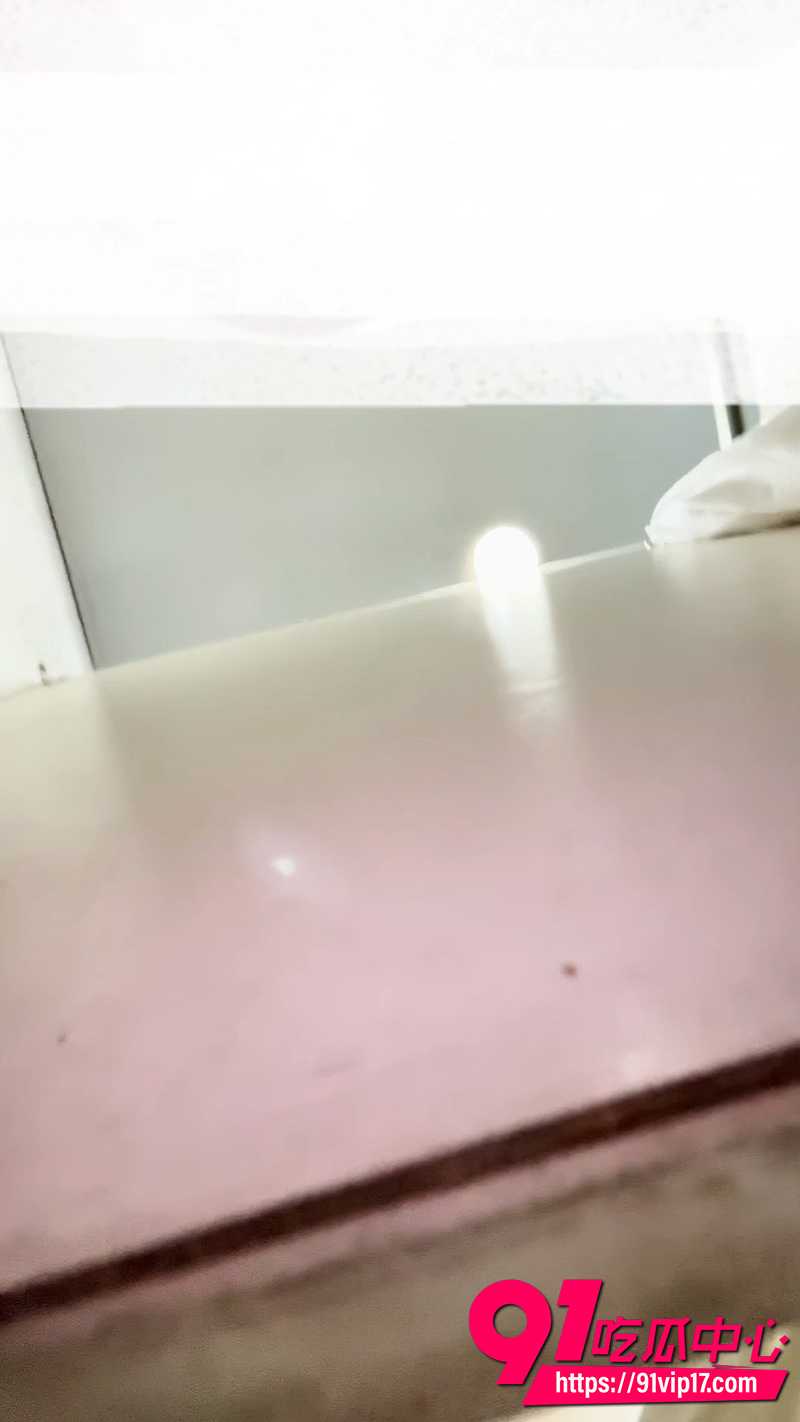 艺校女厕偷拍  2